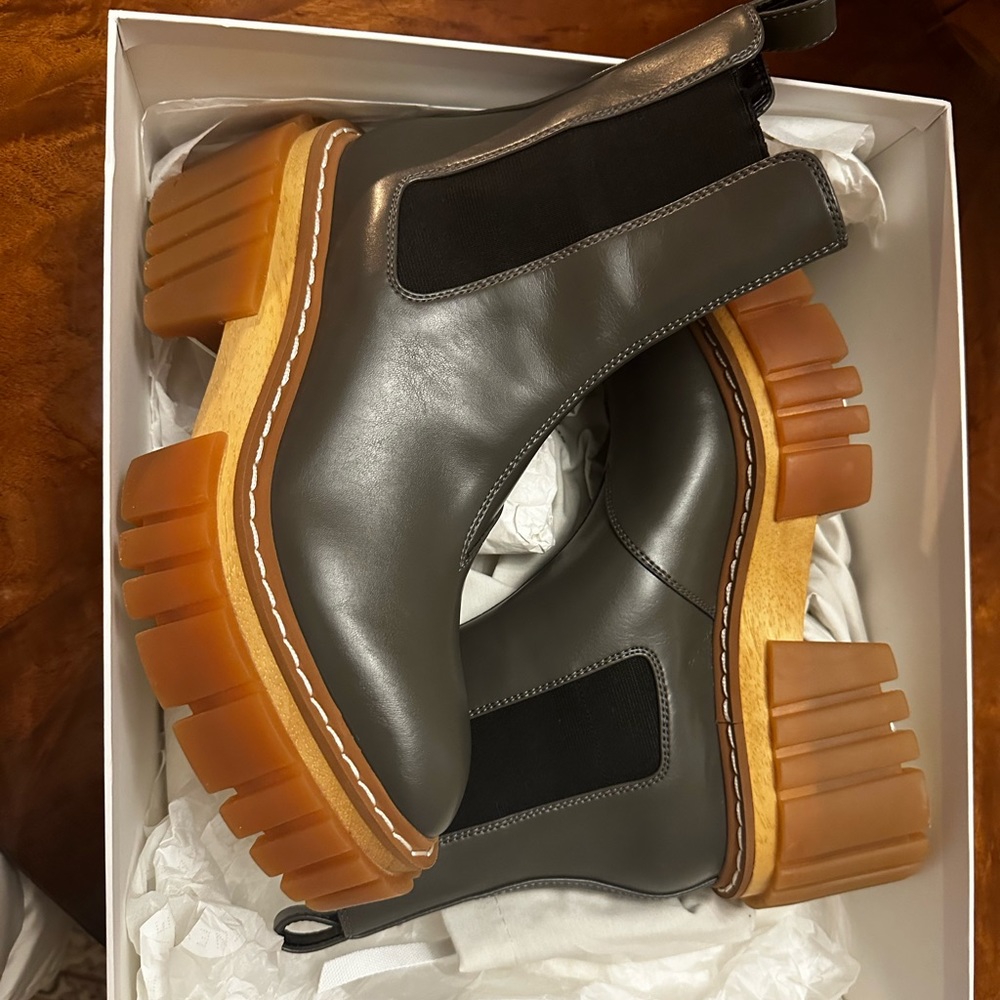 NWT Stella McCartney Boots size 38.5